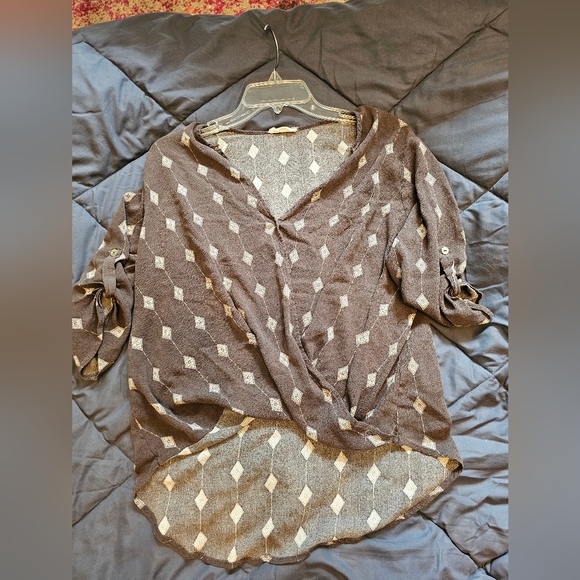 Millibon USA Charcoal Grey V-neck high low tunic with triangles size Large - Picture 1 of 2